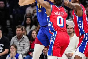 今晚NBA常规赛焦点战，亚特兰大绝杀压哨，气氛紧张，团队化学反应显著的简单介绍