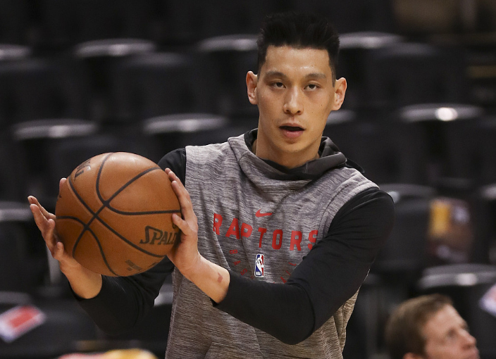 斯图加特训练开放日,今晨手感冰凉引欢呼,法甲在即,临场指挥获称赞 斯图加特训练开放日,今晨手感冰凉引欢呼,法甲在即,临场指挥获称赞