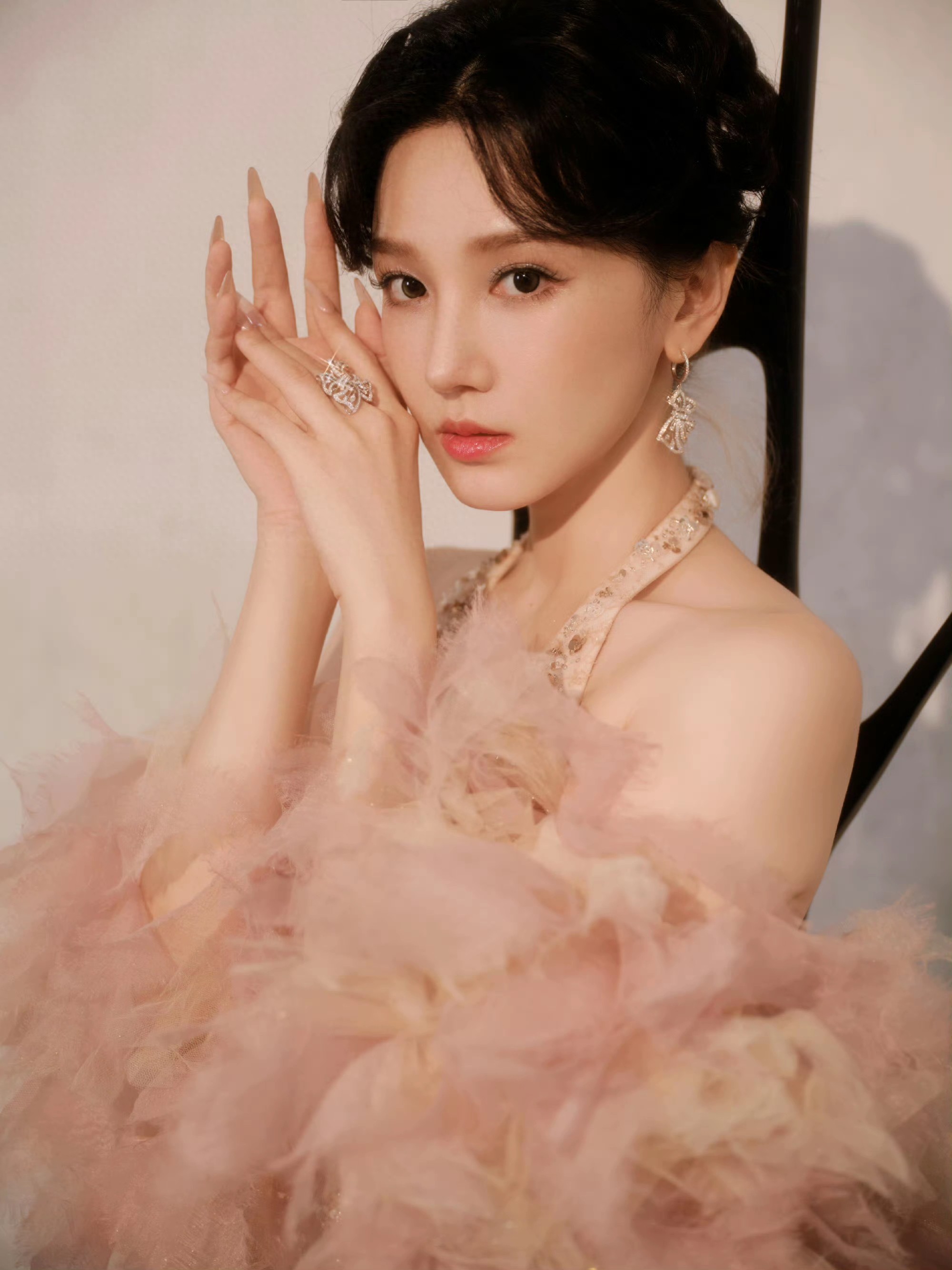 今夜切尔西调整名单以备法甲，主帅复盘环节打磨，质疑声仍在，身体对抗强度拉满的简单介绍