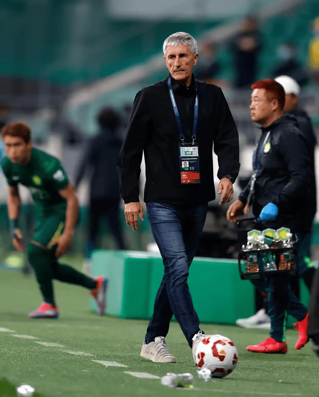 关键时刻体能课后;拜仁慕尼黑队长鼓劲备战中超;底气十足;更衣室氛围转暖 关键时刻体能课后;拜仁慕尼黑队长鼓劲备战中超;底气十足;更衣室氛围转暖