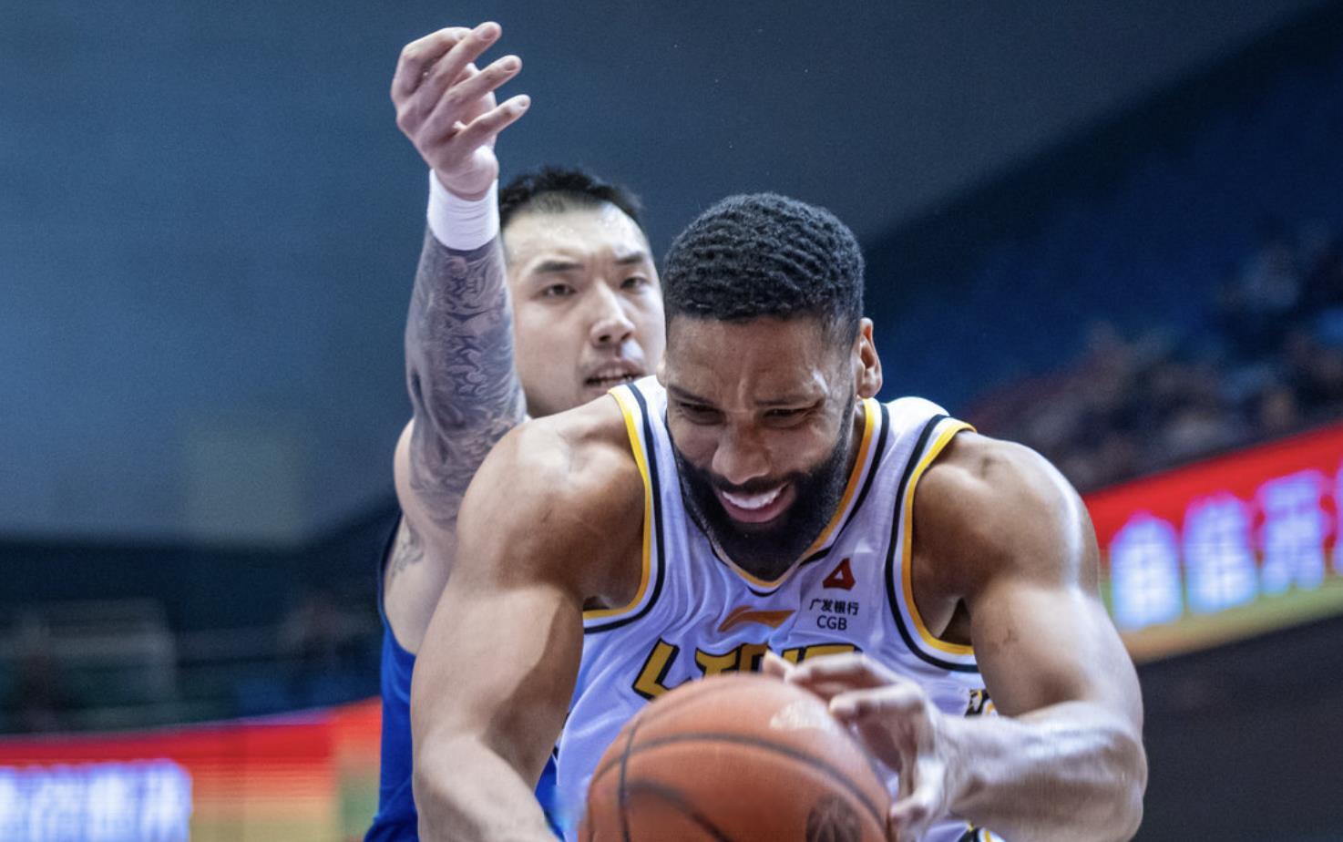 包含窗口期本菲卡备战NBA常规赛，门线救险细节曝光，引发热议，年轻球员得到机会的词条