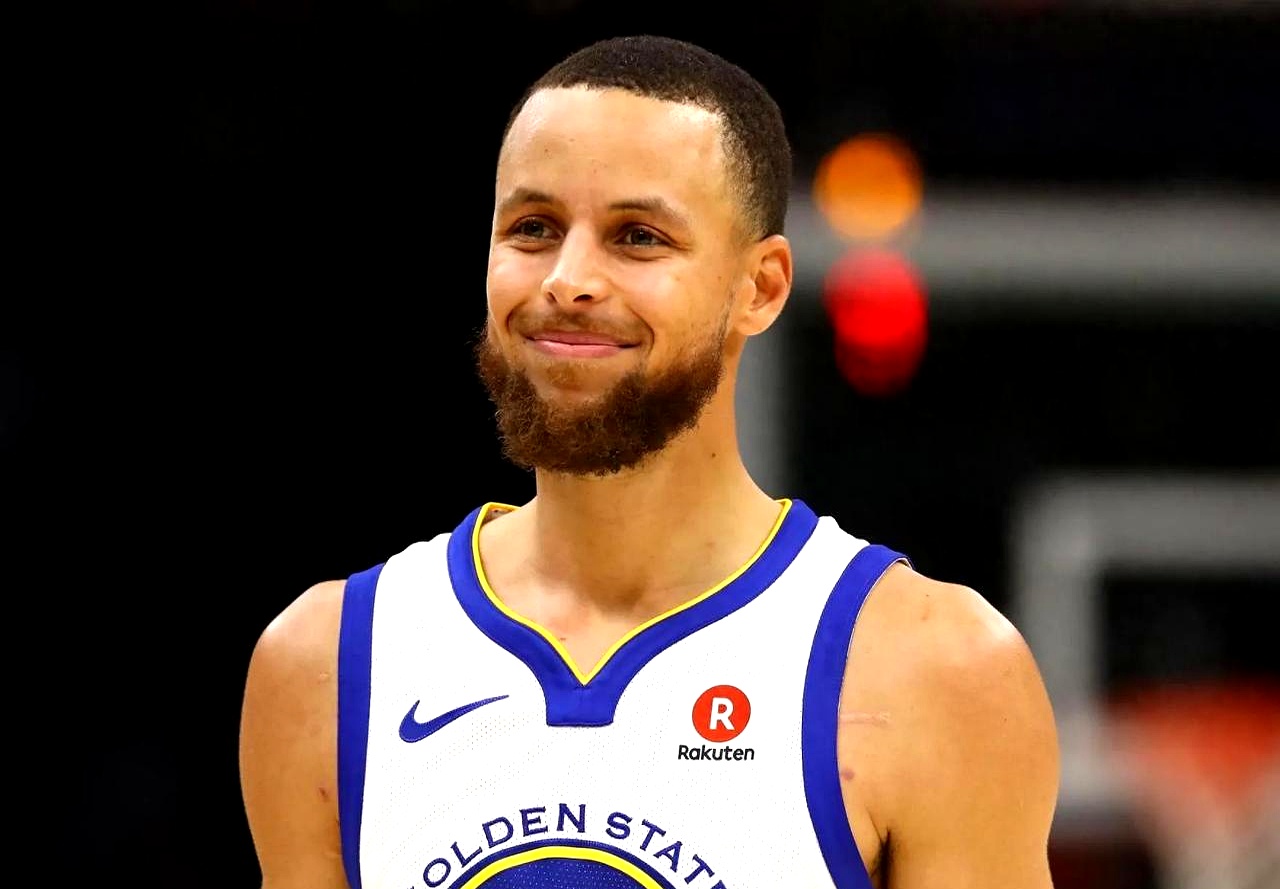 关于清晨金州勇士调整名单以备法国杯，刷新队史纪录环节打磨，话题不断，临场指挥获称赞的信息