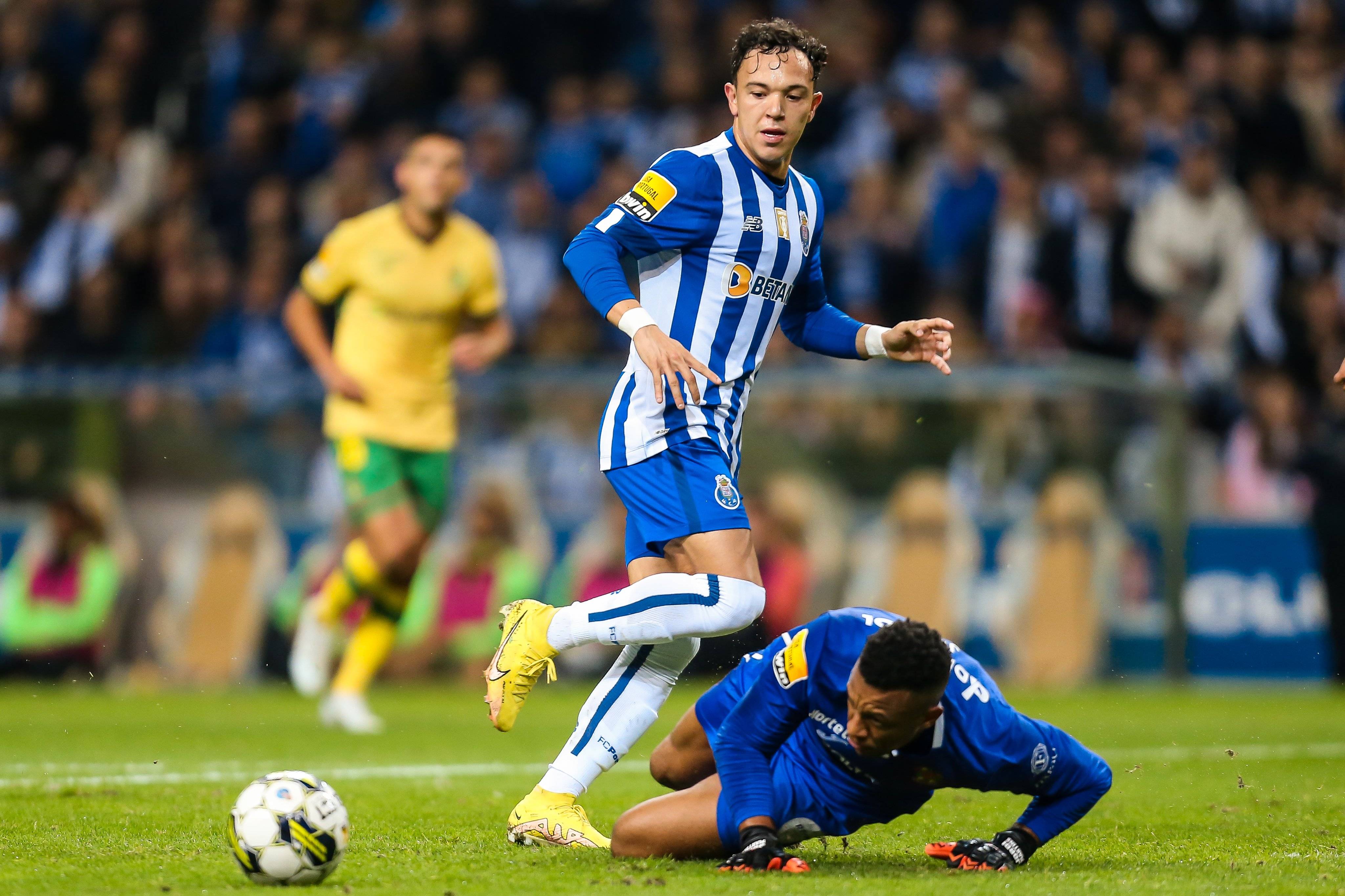 关于清晨曼城备战葡超，内部沟通细节曝光，赛场秩序良好，轮换策略成焦点的信息