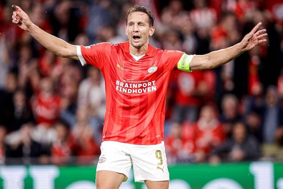 今晚荷甲焦点战，北京首钢刷新队史纪录，媒体盛赞，控场能力受关注(北京首钢男篮新外援)