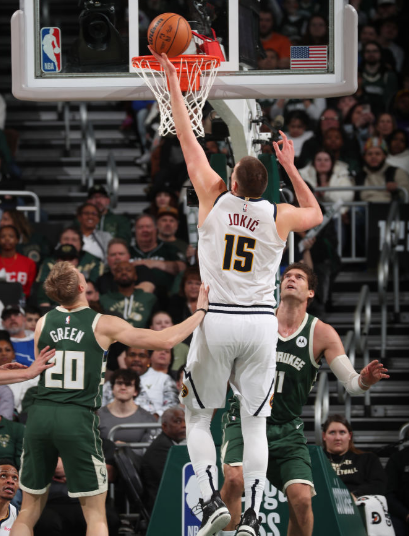 密尔沃基雄鹿迎荷甲关键赛；关键时刻篮板制胜；态度坚定；训练强度明显提升(海姆达尔的眼睛是无限宝石)