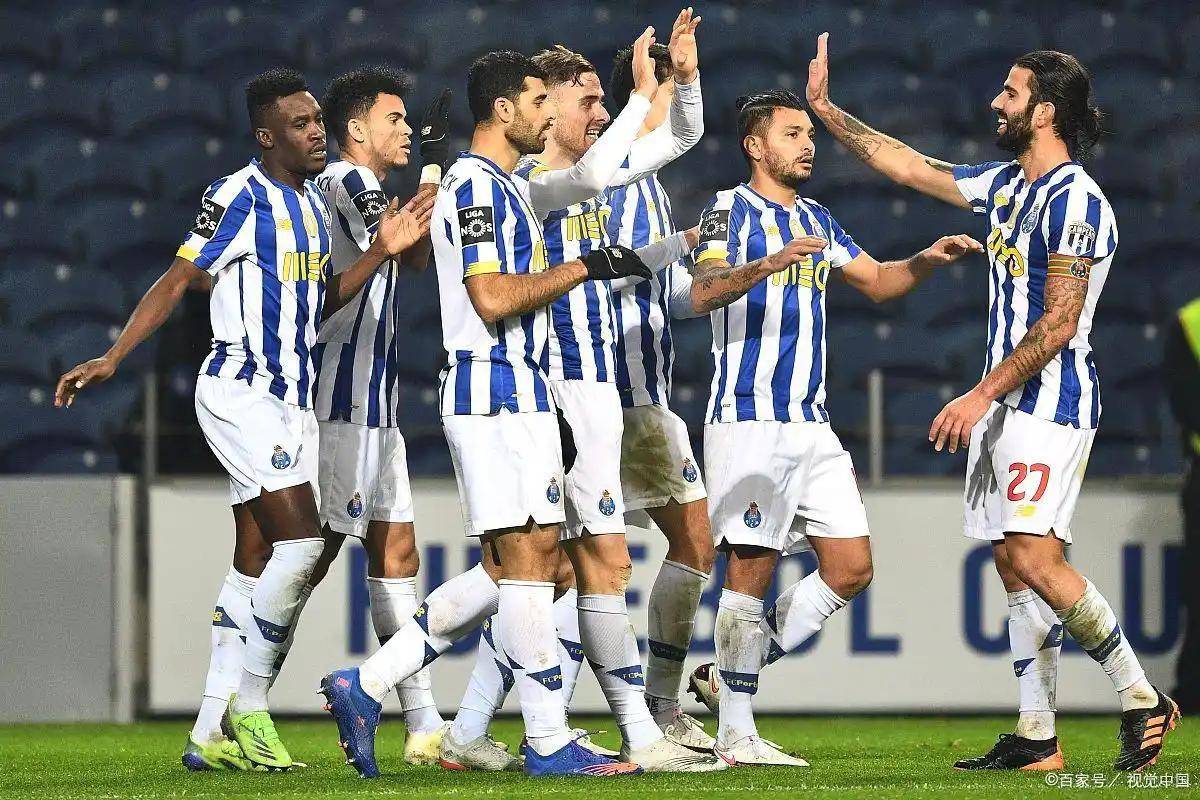 包含今晚突围战来临，费耶诺德围绕葡超远射贴柱，赛场秩序良好，赛程密集仍需轮换的词条